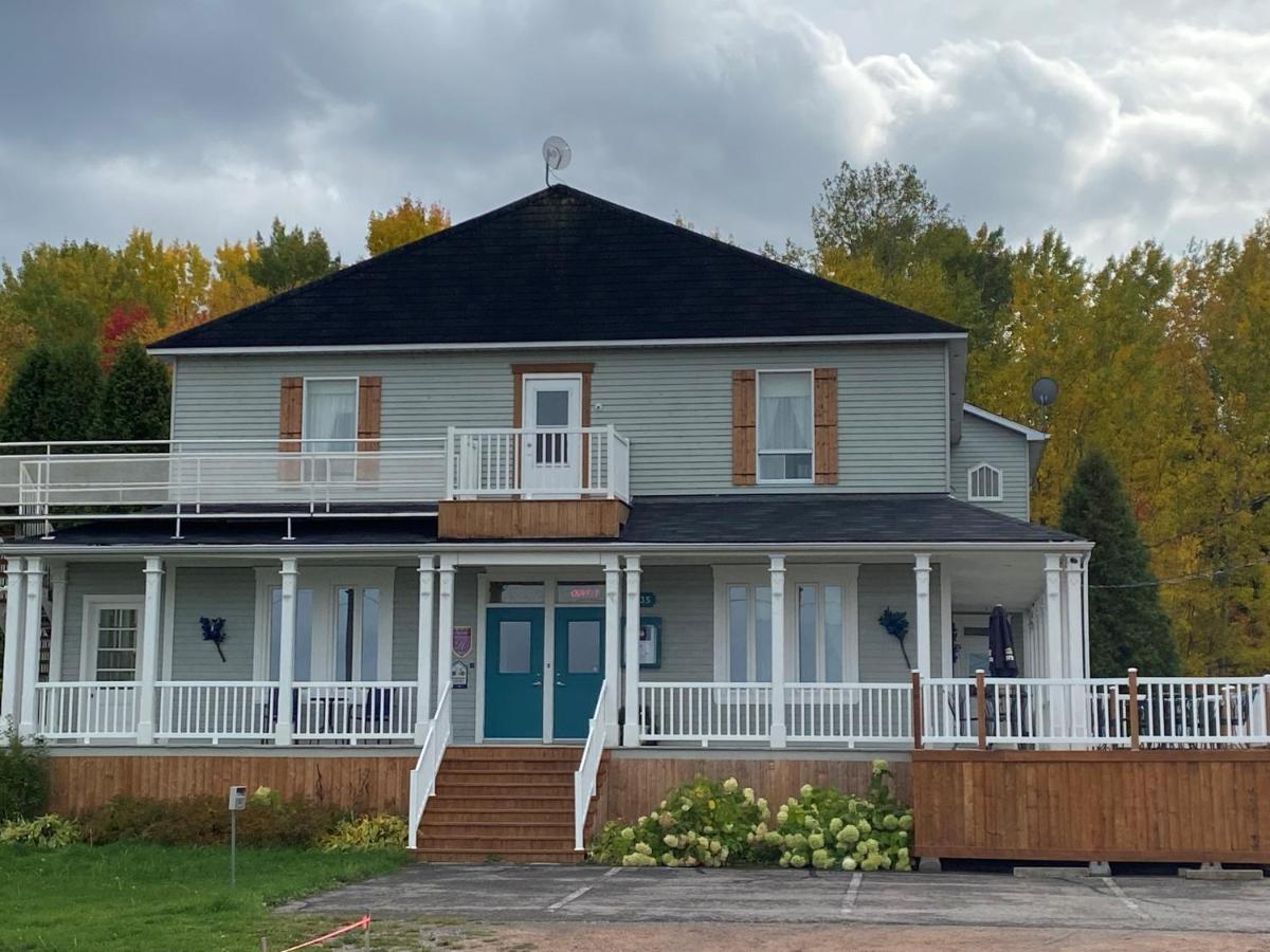 Hébertville Auberge Presbytere Mont Lac-Vert מראה חיצוני תמונה