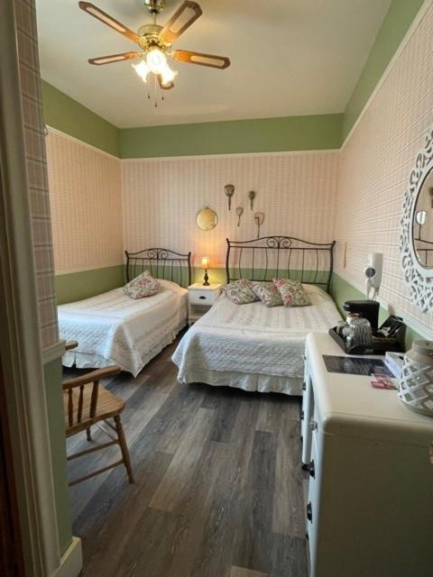 Hébertville Auberge Presbytere Mont Lac-Vert מראה חיצוני תמונה