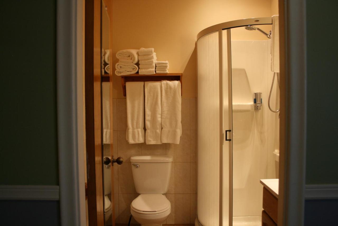 Hébertville Auberge Presbytere Mont Lac-Vert מראה חיצוני תמונה