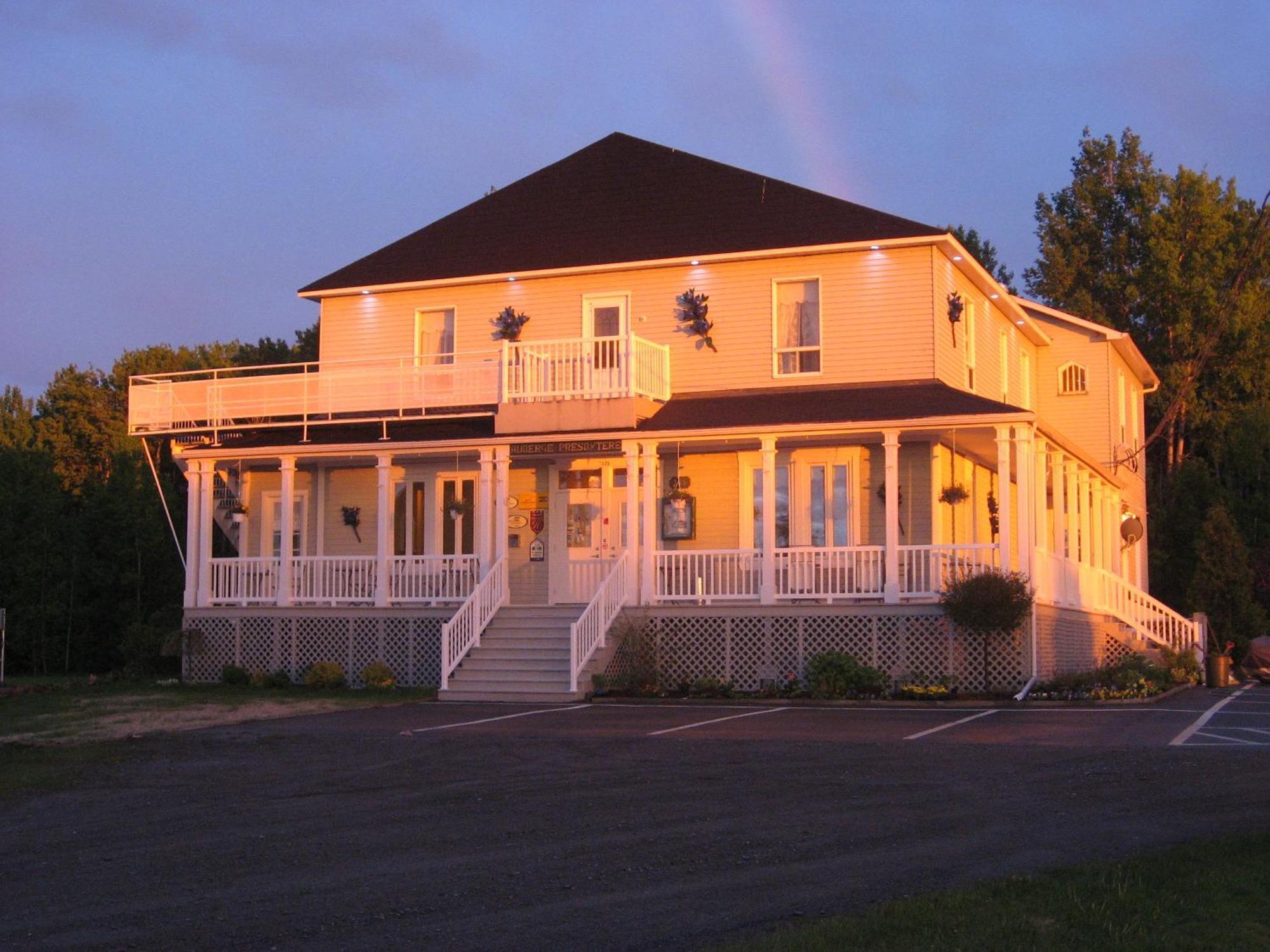 Hébertville Auberge Presbytere Mont Lac-Vert מראה חיצוני תמונה