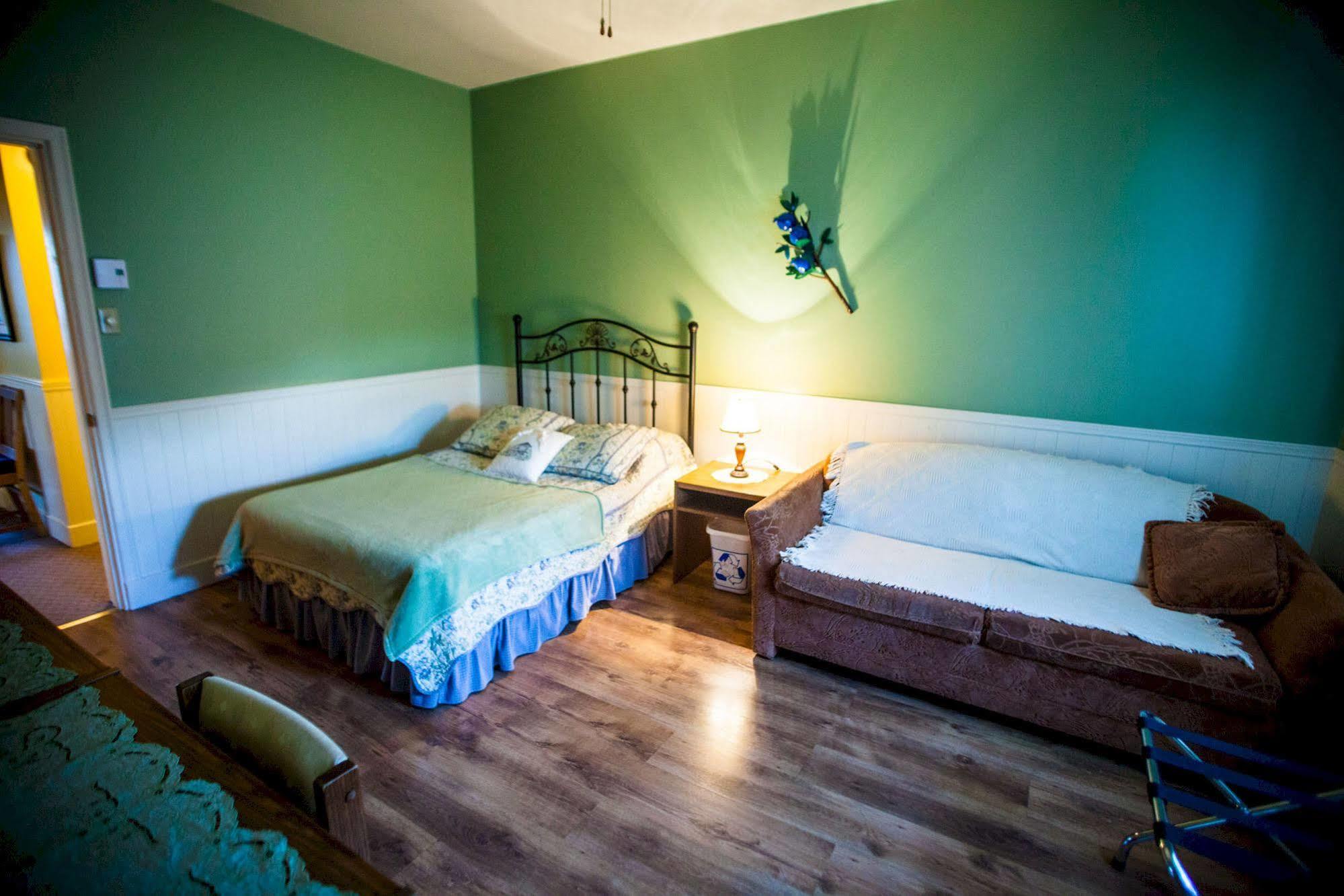 Hébertville Auberge Presbytere Mont Lac-Vert מראה חיצוני תמונה