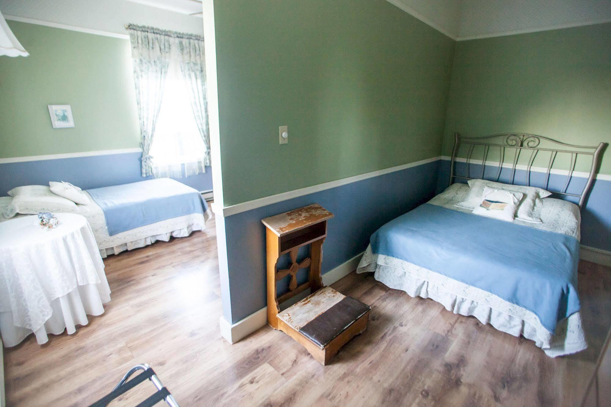 Hébertville Auberge Presbytere Mont Lac-Vert מראה חיצוני תמונה